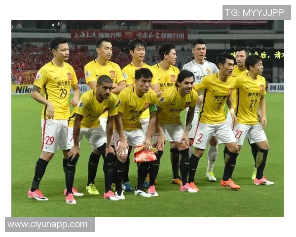 恒大与上港激战正酣精彩瞬间回顾及比赛照片分享 恒大与上港激战正酣精彩瞬间回顾及比赛照片分享